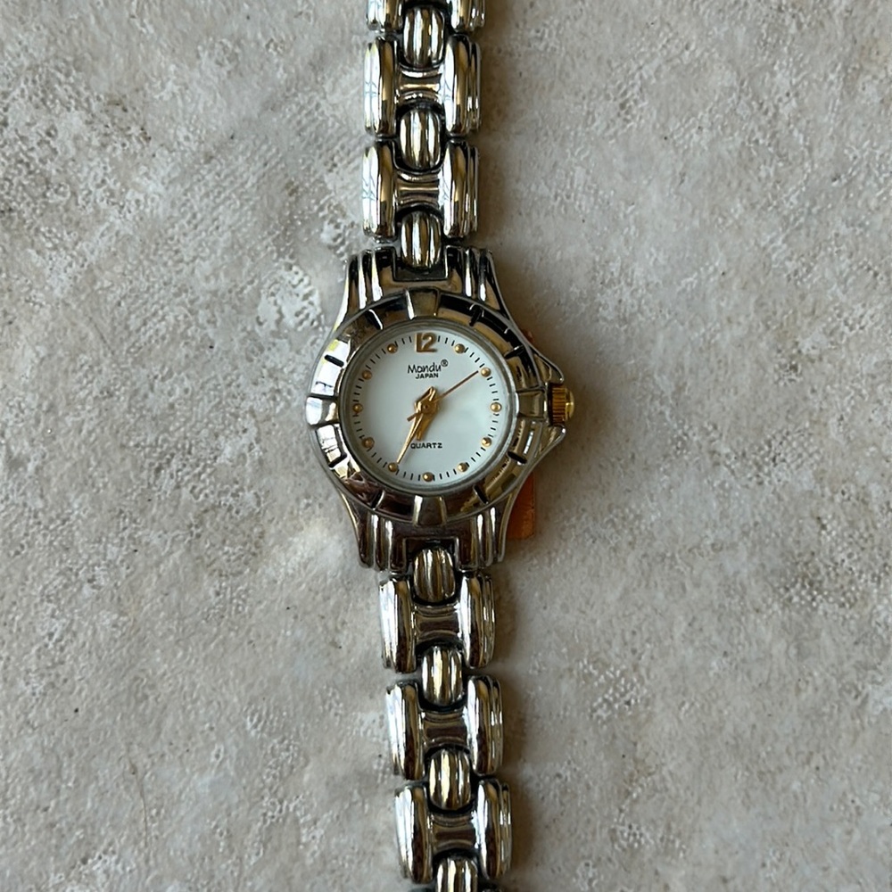 Mundu Women Watch